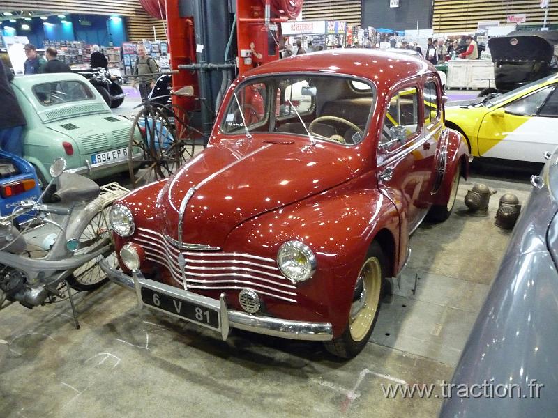 Epoquauto (160).JPG - 05/11/2010 - 69000 LYONƒPOQU'AUTO32�me Salon International Autos & Motos AnciennesRENAULT - 4CVImmatriculŽe : 6 V 81